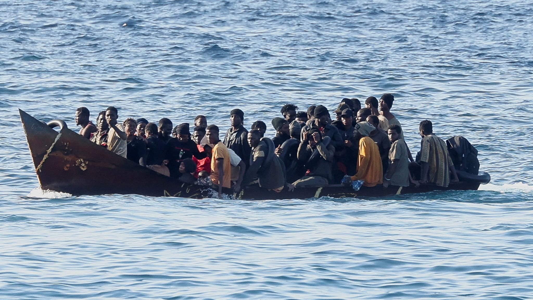 Haos de nedescris în Lampedusa. Insula, asaltată de peste 7.000 de imigranți din Africa