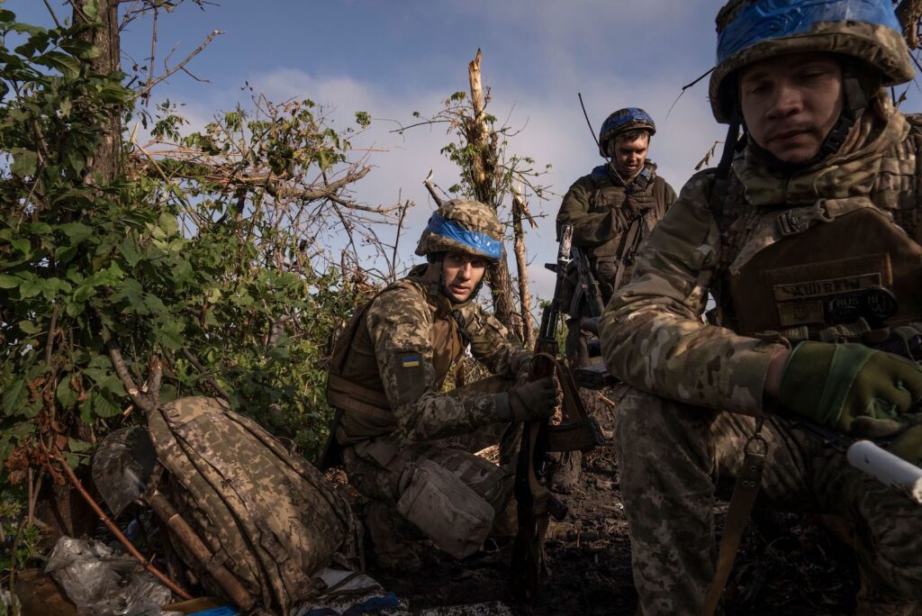 Slovacia a tăiat livrarea de arme către Ucraina. Ce spune noul premier considerat pro-rus: „Să negocieze pacea timp de 10 ani”