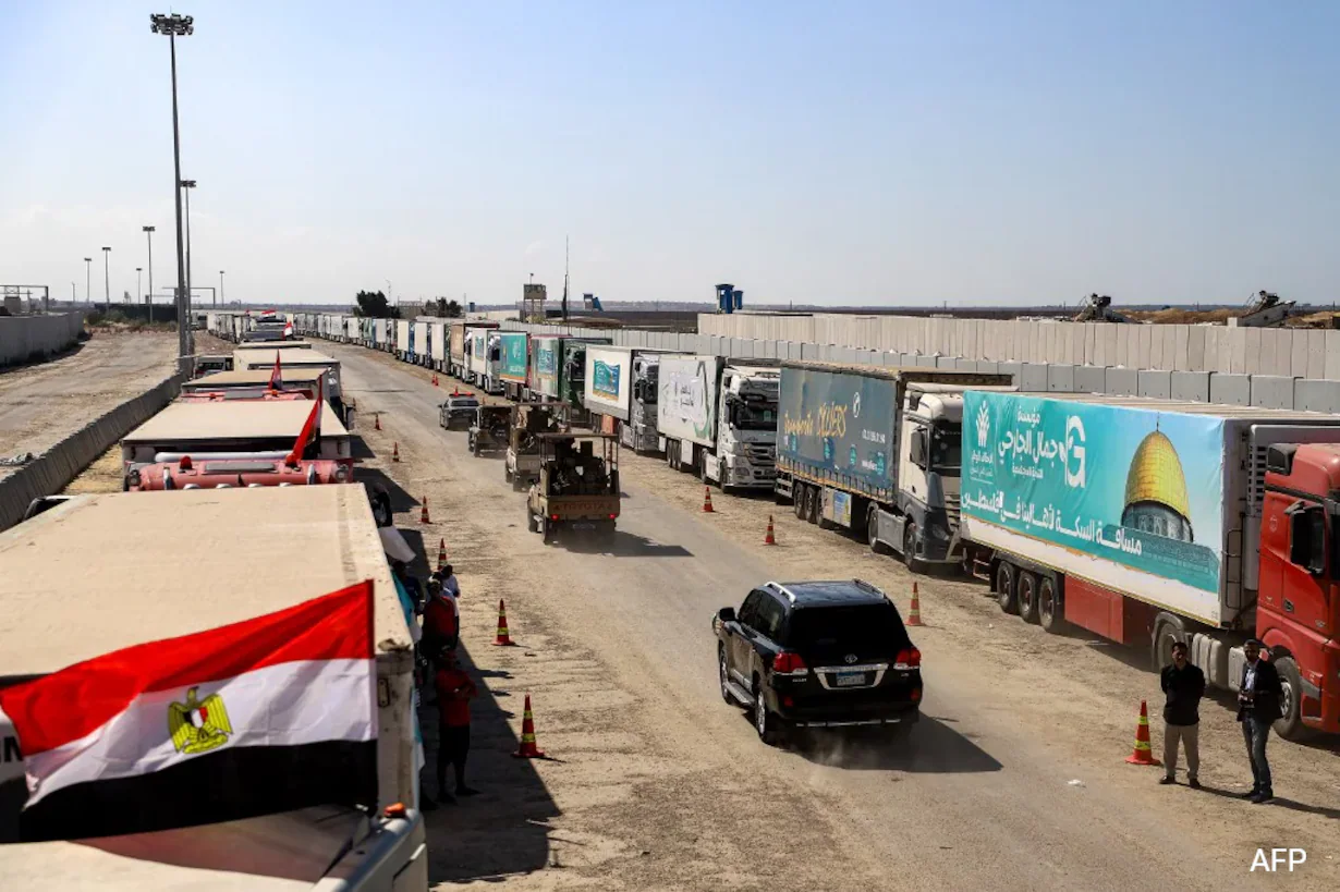 VIDEO. Camion cu sicrie, trimis în Fâșia Gaza. Israelul a permis ca primele ajutoare să ajungă la palestinieni