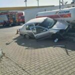 Accident grav în Pitești! O mașină a ricoșat într-un recipient cu GPL. Șoferul a avut nevoie de asistență medicală