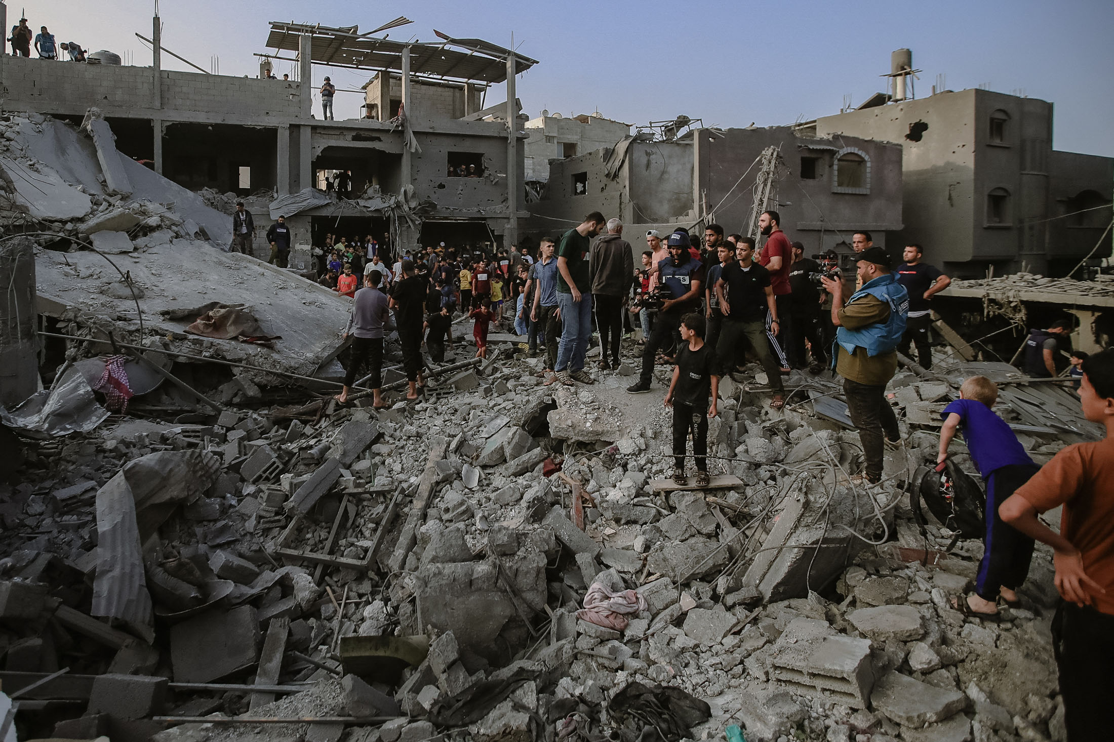 10.000 de morți în Fâșia Gaza în 4 săptămâni. Hamas permite din nou evacuarea cetățenilor străini