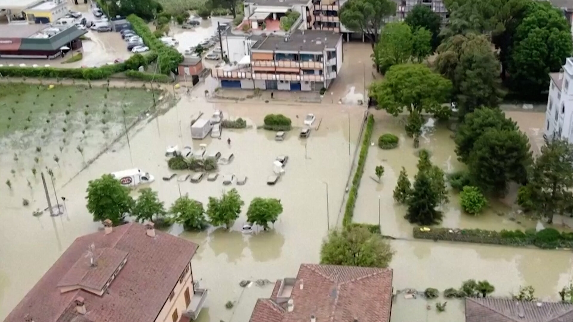 Inundații record în Italia. Cinci persoane au murit în regiunea Toscana
