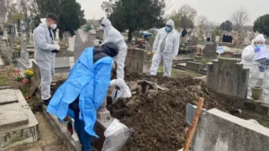 Premieră în România! Cadavrul soției unui fost politician, decedată din cauza COVID-19, deshumat la trei ani de la tragedie. Acuzațiile familiei