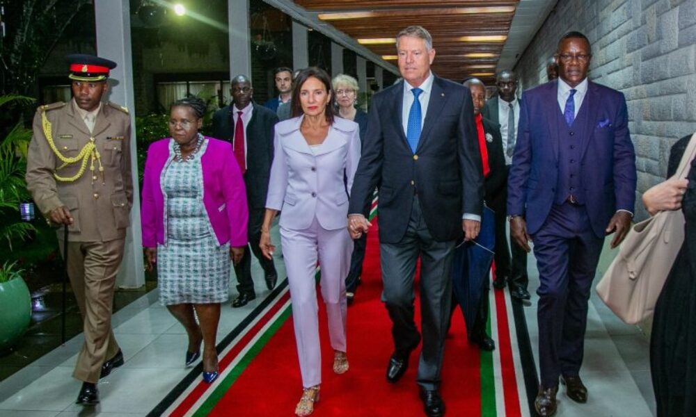 Carmen Iohannis a încălcat protocolul la vizita din Kenya. Ce gafă vestimentară a comis Prima Doamnă