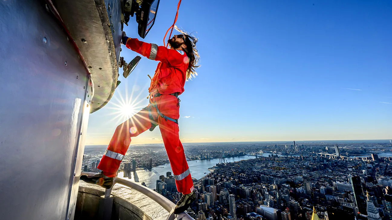 Primul om din lume care a escaladat Empire State Building. Celebra clădire din New York are peste 400 de metri înălțime