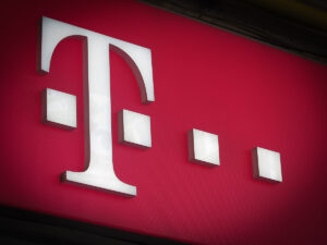 Telekom vinde rețeaua și pleacă din România. Ce se întâmplă cu abonamentele românilor