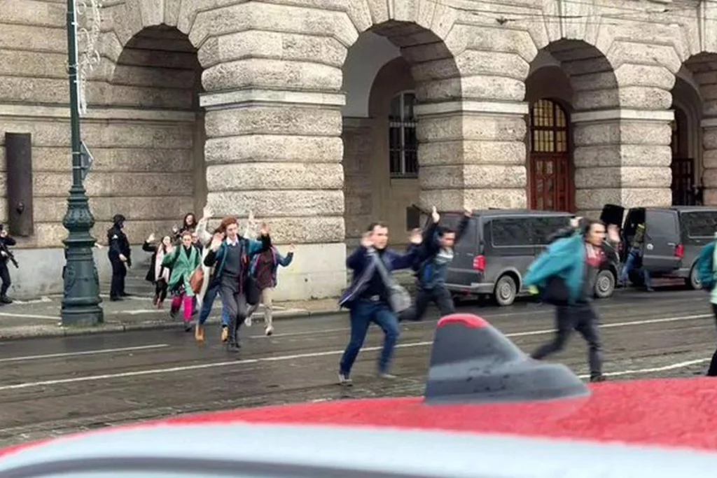 Autorul atentatului din Praga avea un plan și mai îngrozitor. Descoperirea înfiorătoare a anchetatorilor la locuința tânărului