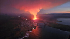 VIDEO!!! Alertă Maxima în Europa: Eruptie Vulcanică Devastatoare Înghite un Oraș și Pune în Pericol Întregul Continent.