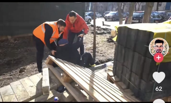 VIDEO VIRAL!!! Primarul Sectorului 5, Piedone, Căzătură deosebit de periculoasă in timpul unei visite pe șantier!